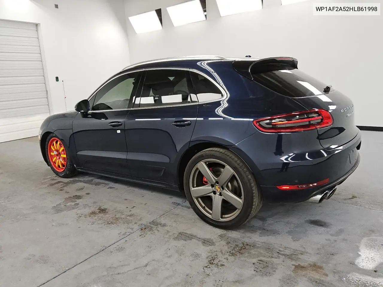 2017 Porsche Macan Turbo VIN: WP1AF2A52HLB61998 Lot: 56172055