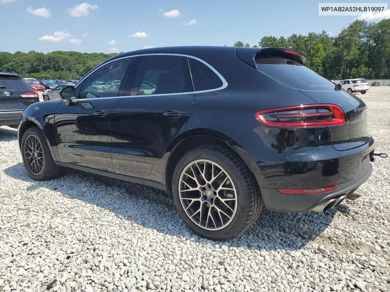 2017 Porsche Macan S VIN: WP1AB2A52HLB19097 Lot: 62745395