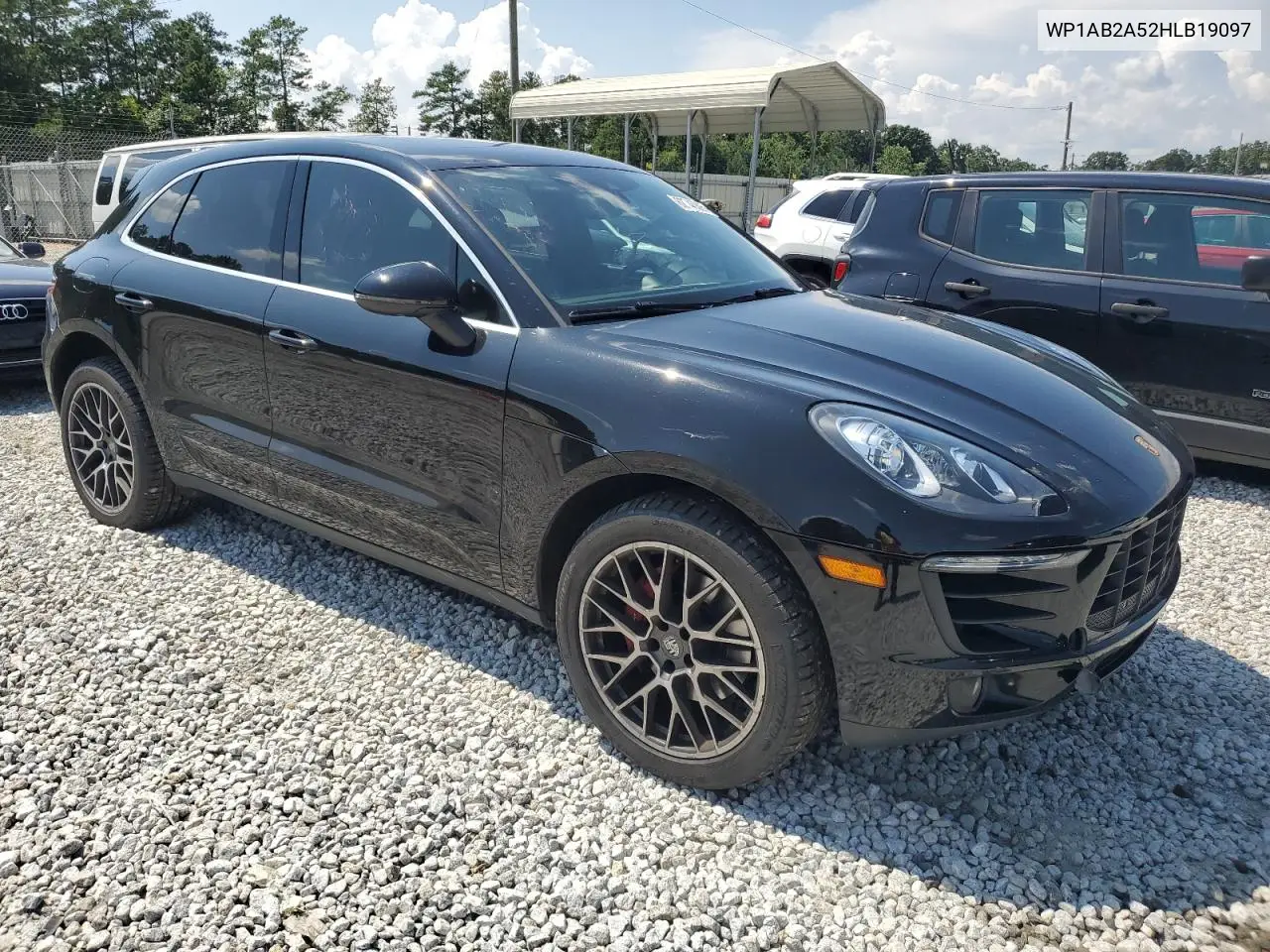 2017 Porsche Macan S VIN: WP1AB2A52HLB19097 Lot: 62745395