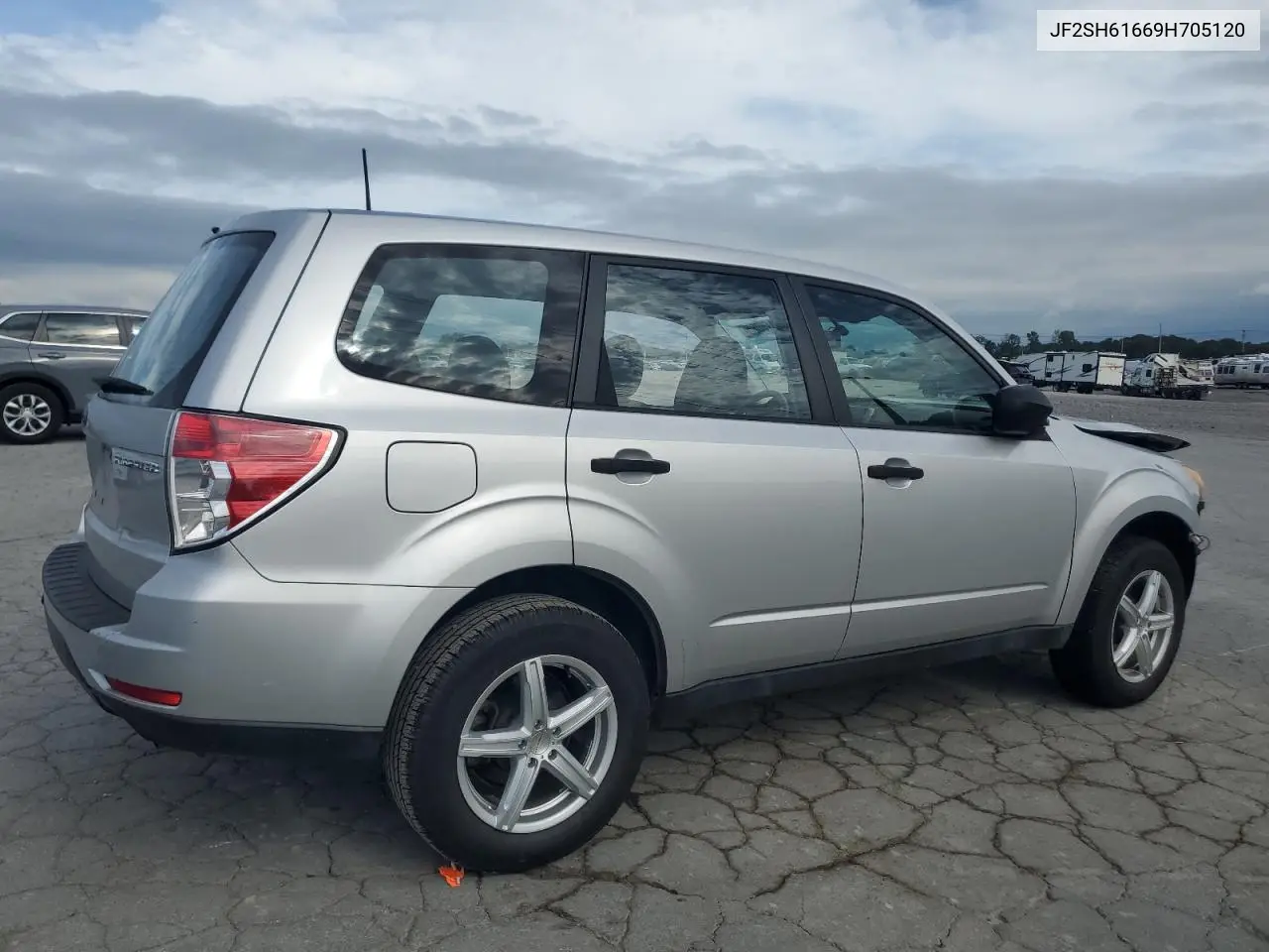 2009 Subaru Forester 2.5X VIN: JF2SH61669H705120 Lot: 62815085