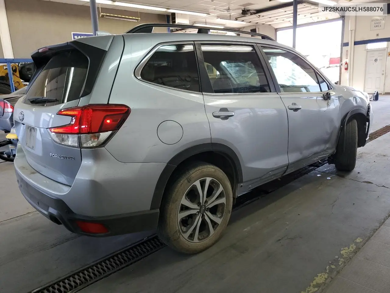 2020 Subaru Forester Limited VIN: JF2SKAUC5LH588076 Lot: 63333775