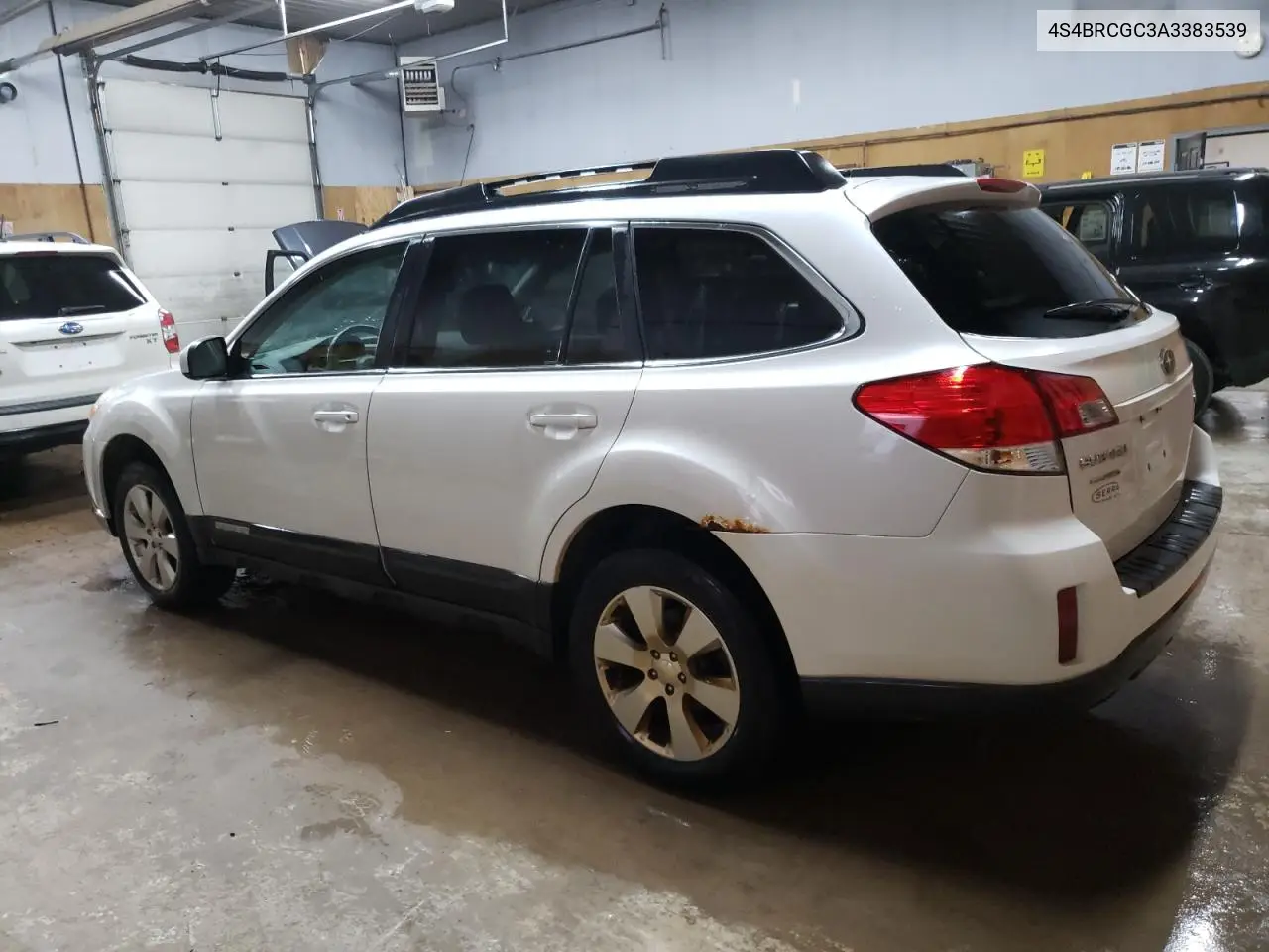 2010 Subaru Outback 2.5I Premium VIN: 4S4BRCGC3A3383539 Lot: 56285995
