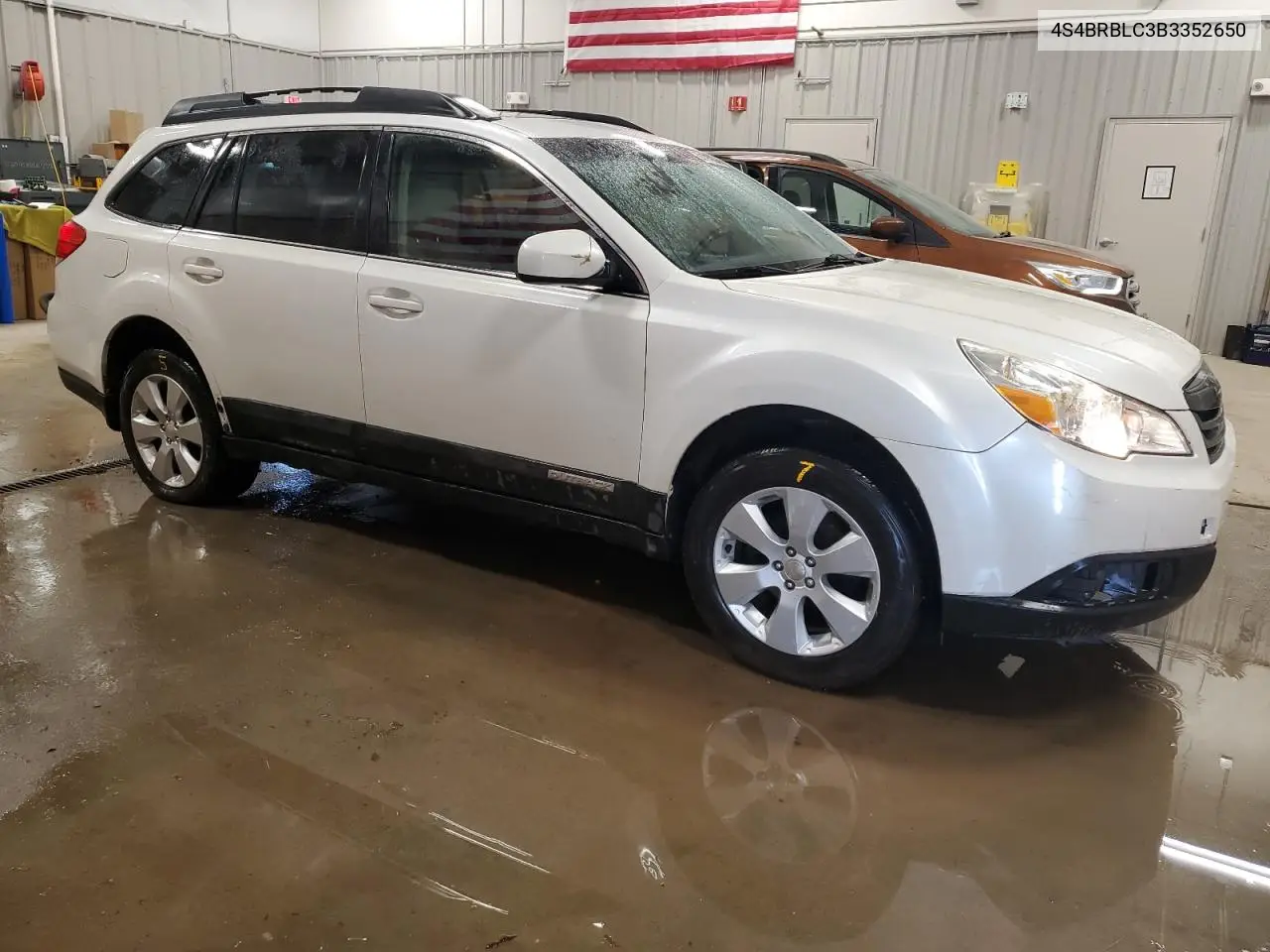 2011 Subaru Outback 2.5I Limited VIN: 4S4BRBLC3B3352650 Lot: 62191985