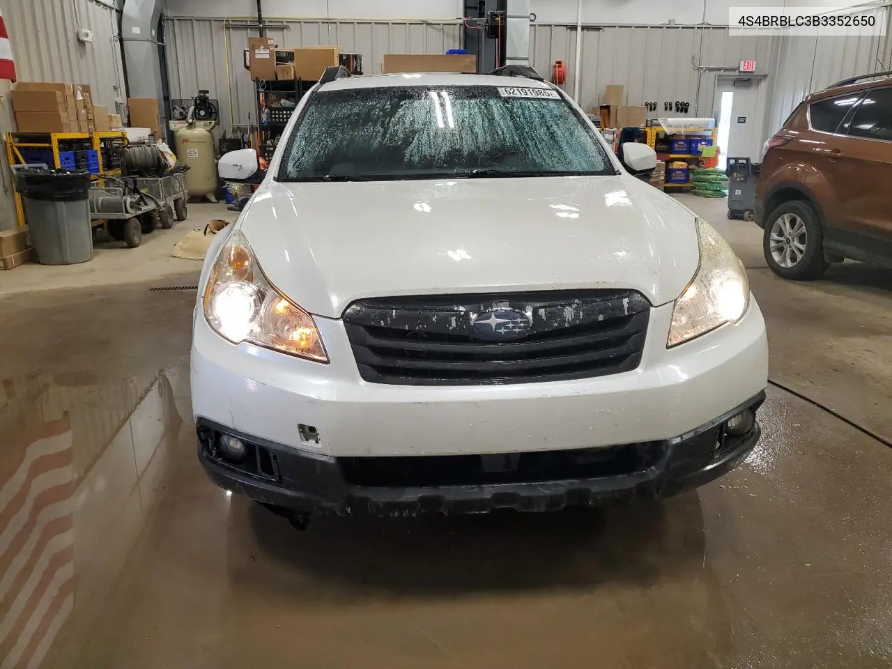 2011 Subaru Outback 2.5I Limited VIN: 4S4BRBLC3B3352650 Lot: 62191985
