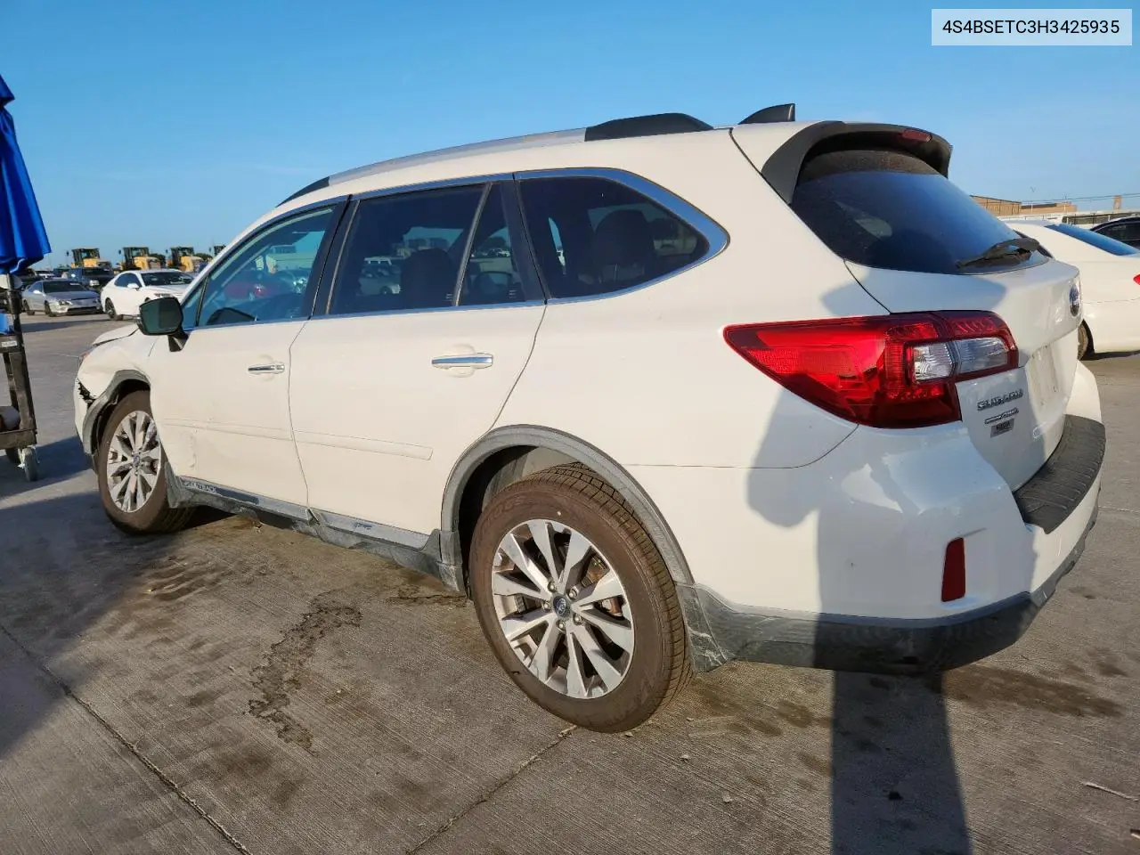 2017 Subaru Outback Touring VIN: 4S4BSETC3H3425935 Lot: 62772065