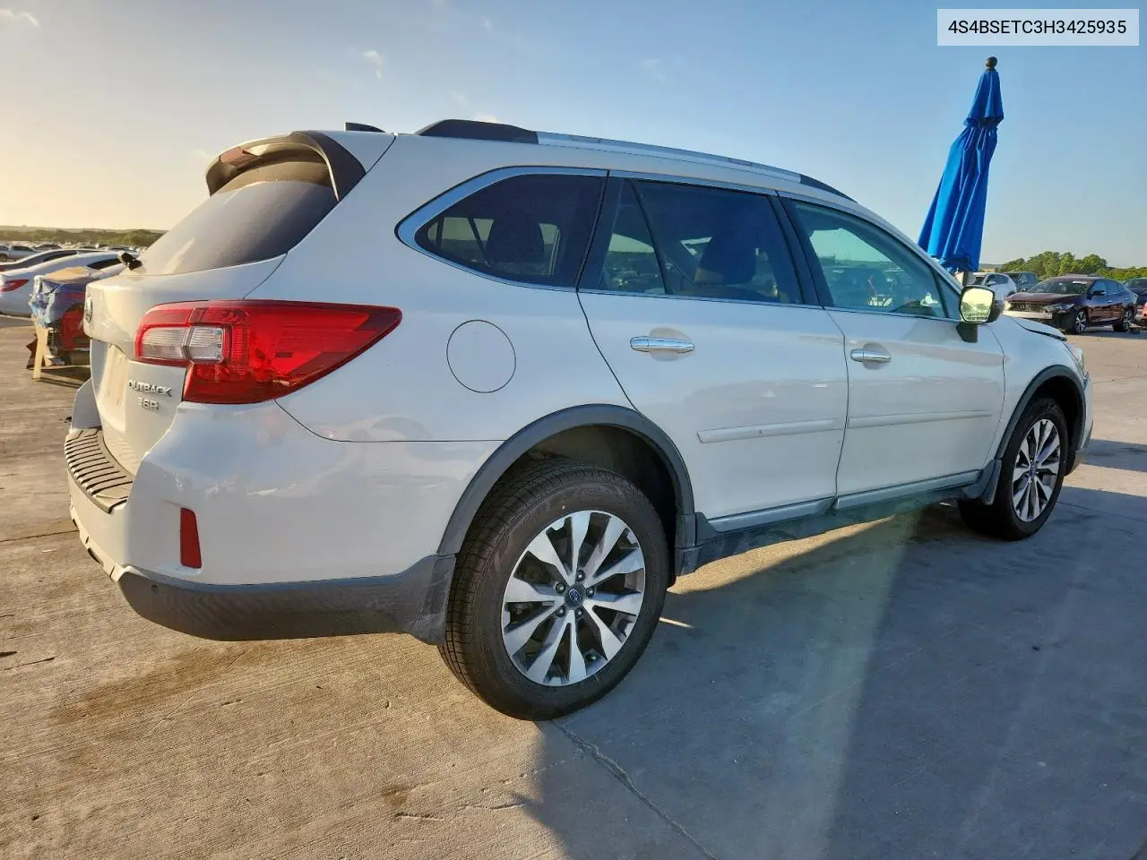 2017 Subaru Outback Touring VIN: 4S4BSETC3H3425935 Lot: 62772065