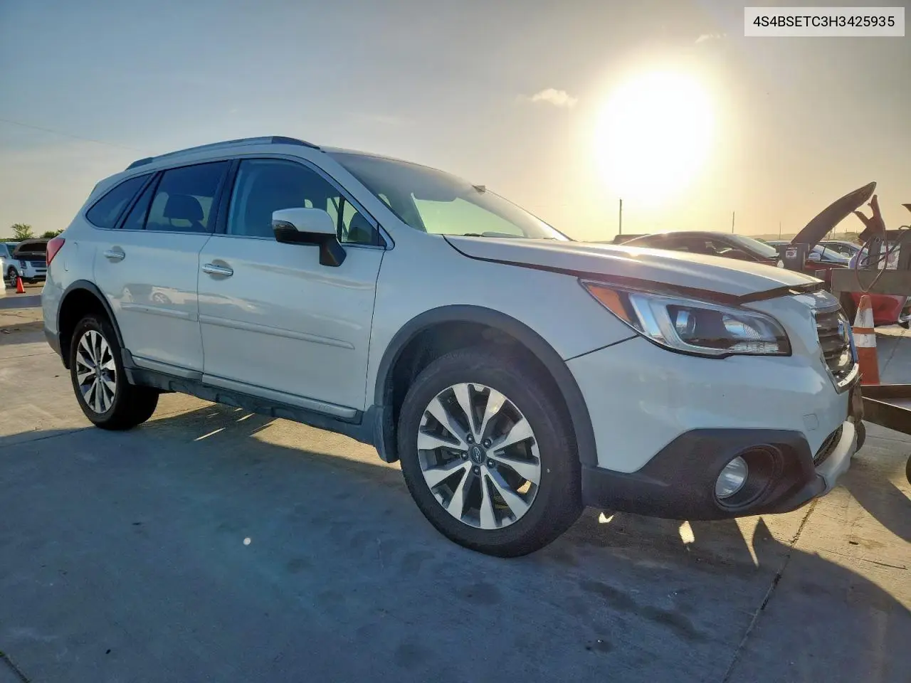 2017 Subaru Outback Touring VIN: 4S4BSETC3H3425935 Lot: 62772065