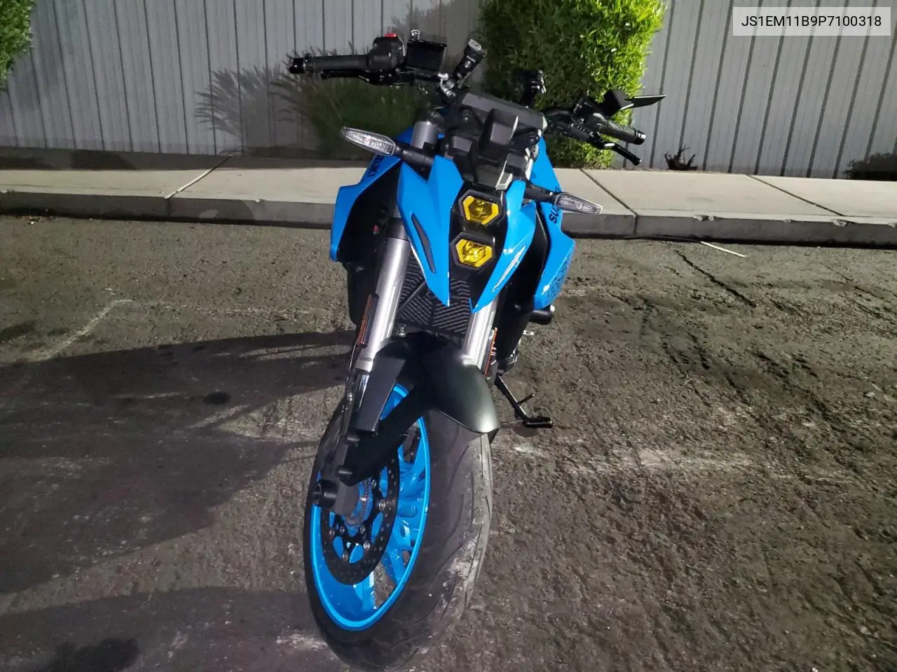 2023 Suzuki Gsx800 R VIN: JS1EM11B9P7100318 Lot: 56436065