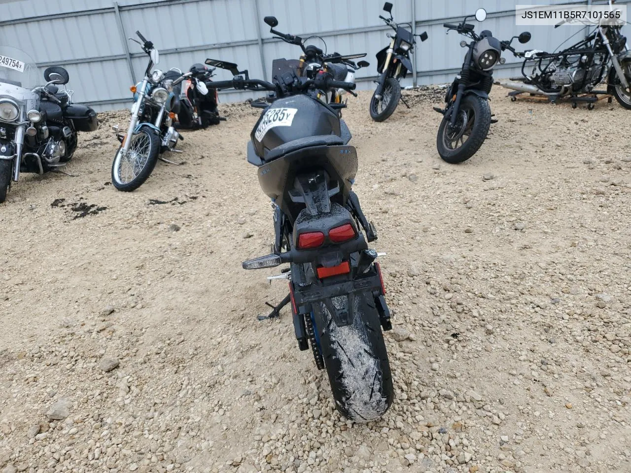 2024 Suzuki Gsx800 R VIN: JS1EM11B5R7101565 Lot: 43145285