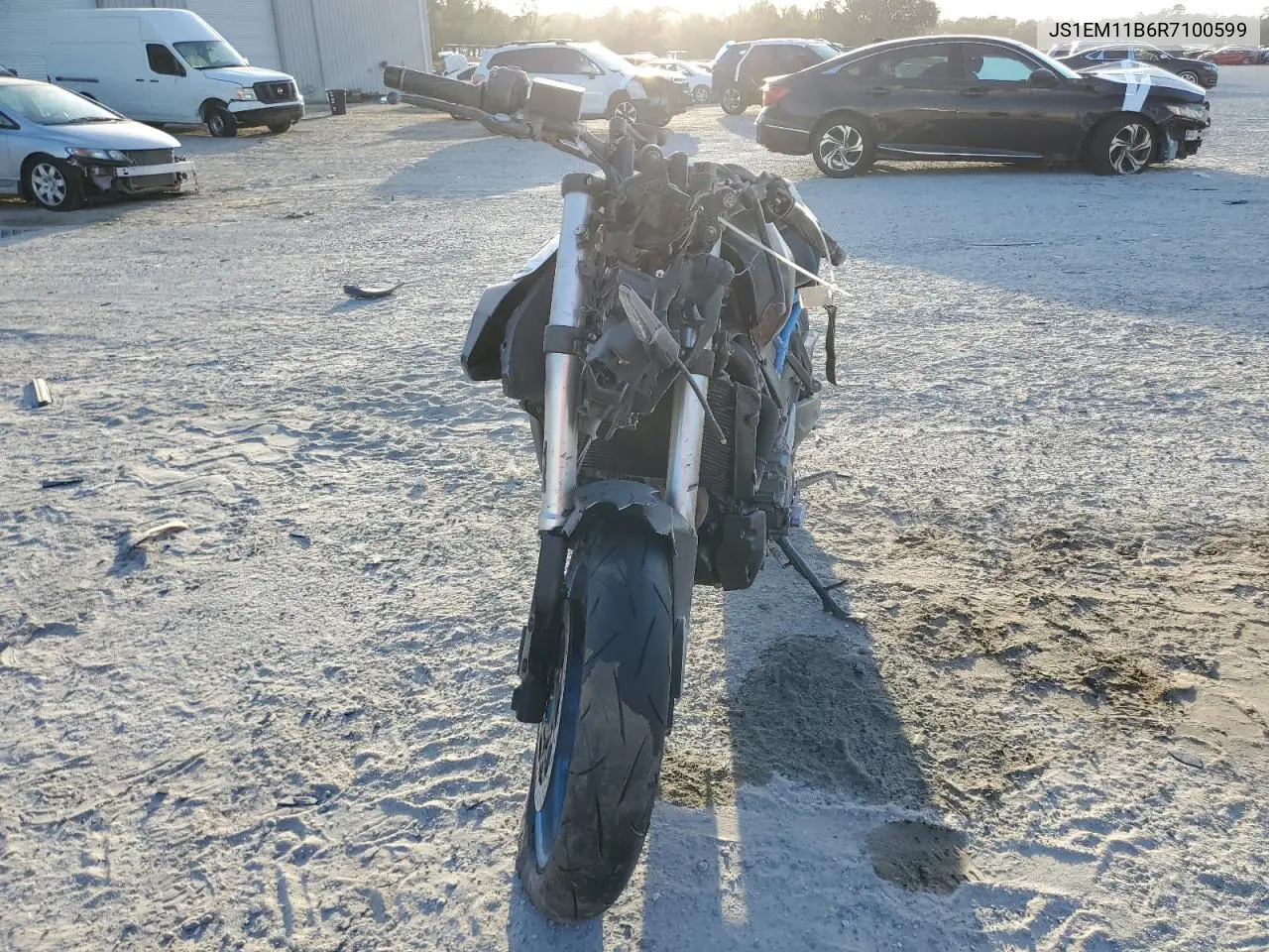 2024 Suzuki Gsx800 R VIN: JS1EM11B6R7100599 Lot: 60965715