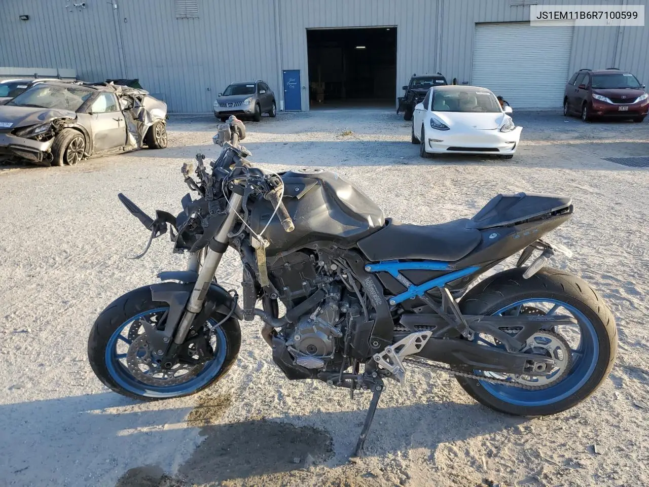 2024 Suzuki Gsx800 R VIN: JS1EM11B6R7100599 Lot: 60965715