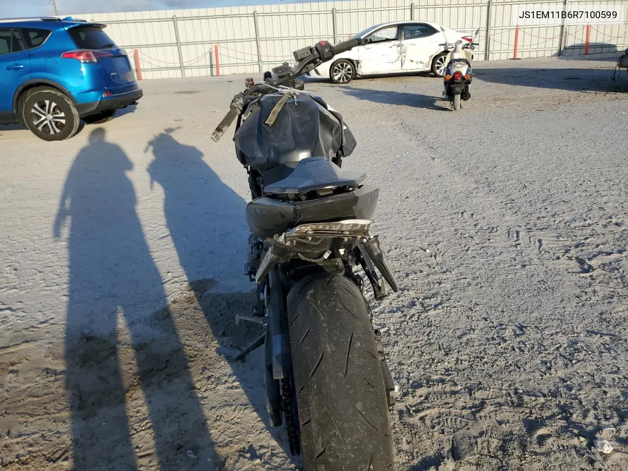 2024 Suzuki Gsx800 R VIN: JS1EM11B6R7100599 Lot: 60965715