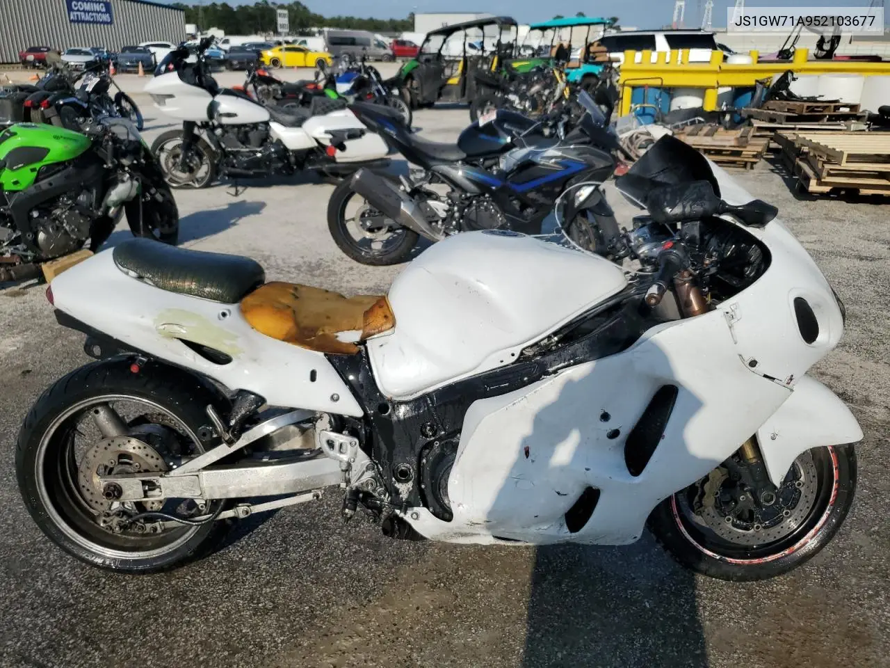 2005 Suzuki Gsx1300 Rk5 VIN: JS1GW71A952103677 Lot: 50352465