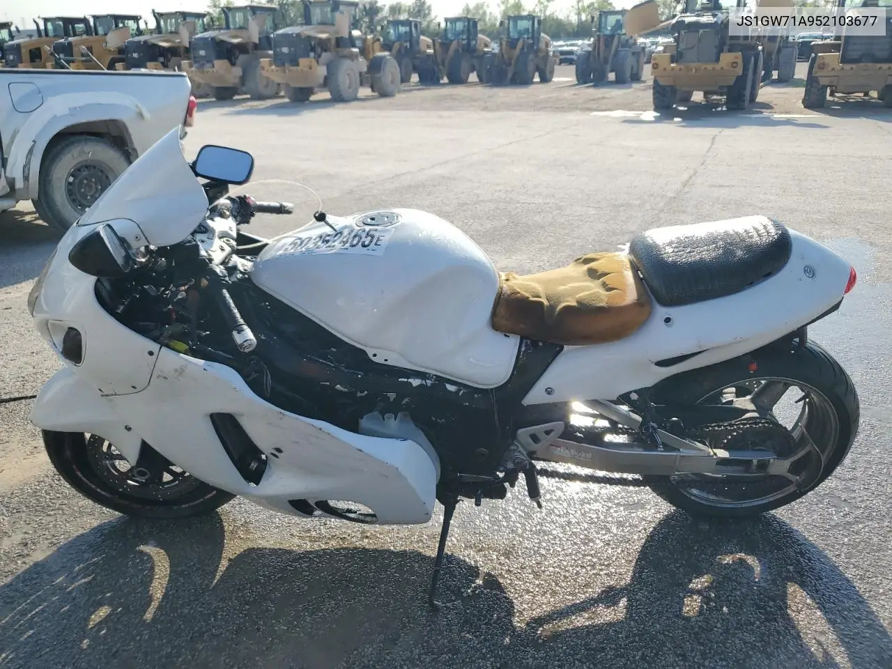 2005 Suzuki Gsx1300 Rk5 VIN: JS1GW71A952103677 Lot: 50352465