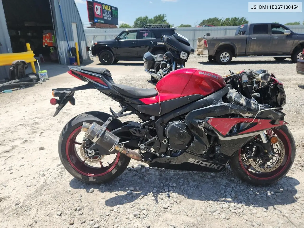 2025 Suzuki Gsx-R1000 VIN: JS1DM11B0S7100454 Lot: 61820745