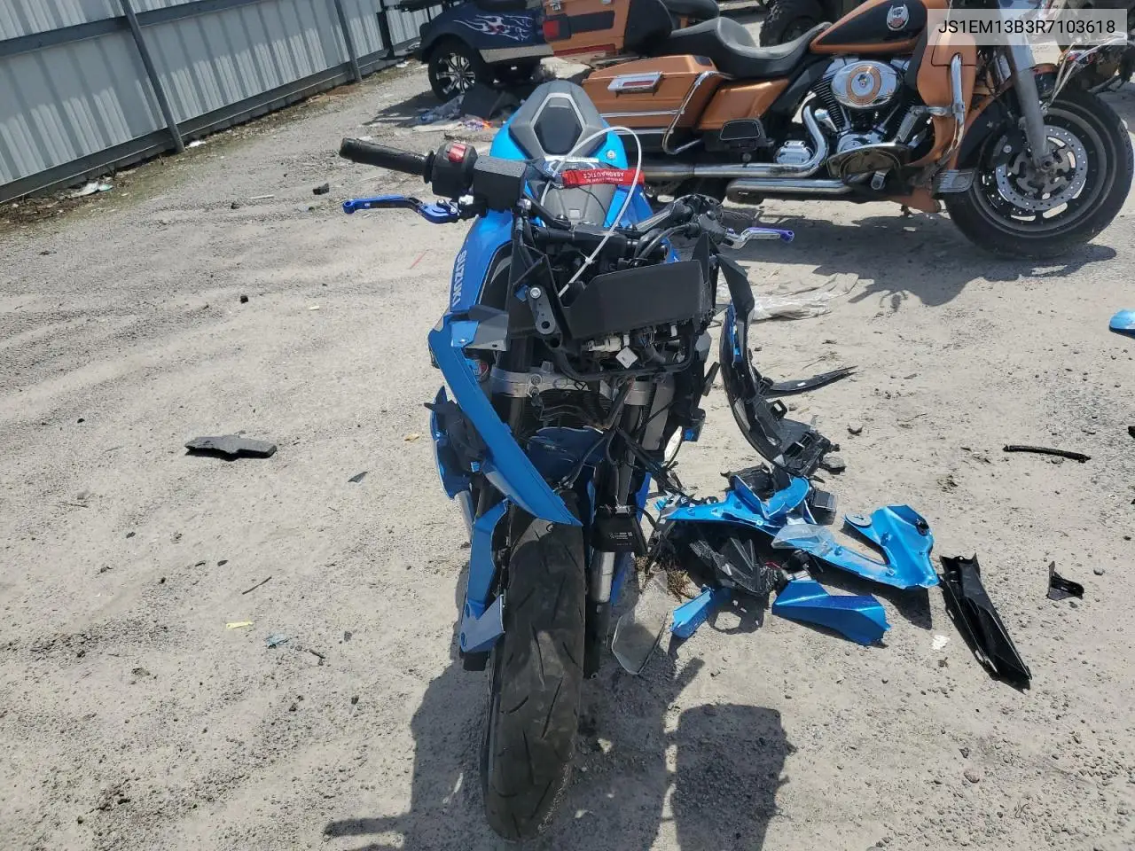 2024 Suzuki Gsx800 F VIN: JS1EM13B3R7103618 Lot: 56392005