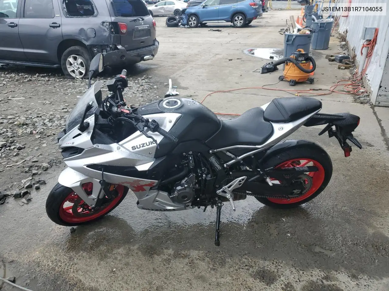 2024 Suzuki Gsx800 F VIN: JS1EM13B1R7104055 Lot: 59982005