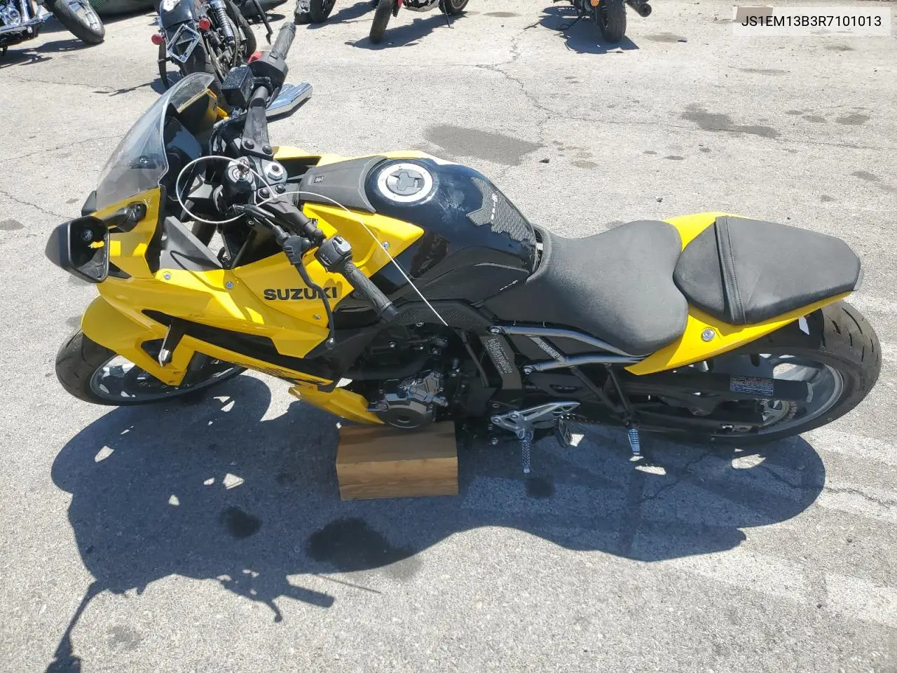 2024 Suzuki Gsx800 F VIN: JS1EM13B3R7101013 Lot: 61956385