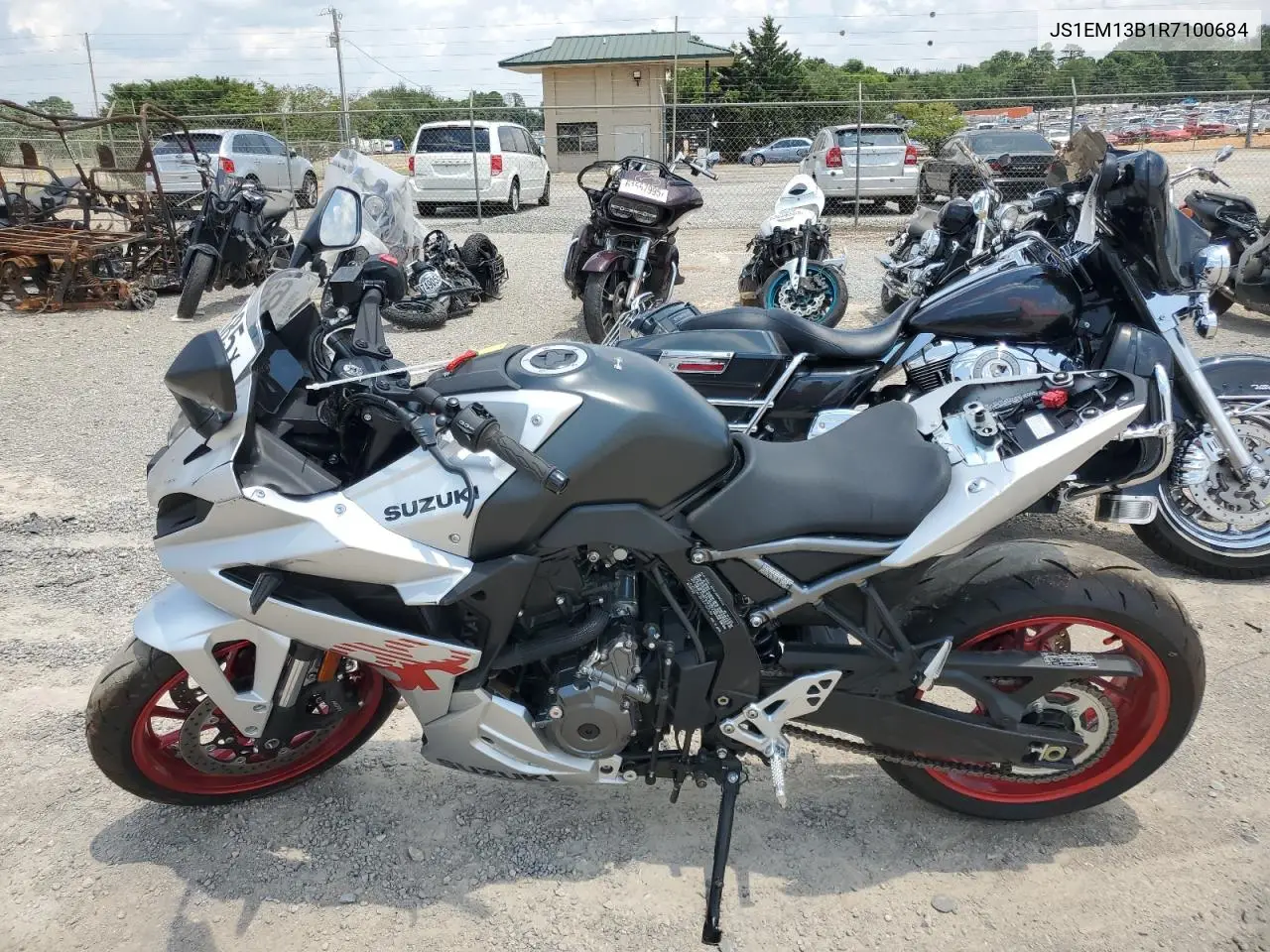 2024 Suzuki Gsx800 F VIN: JS1EM13B1R7100684 Lot: 63797885