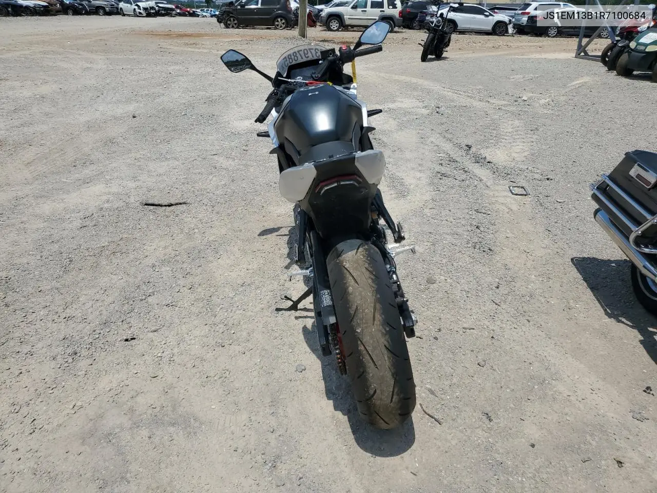 2024 Suzuki Gsx800 F VIN: JS1EM13B1R7100684 Lot: 63797885