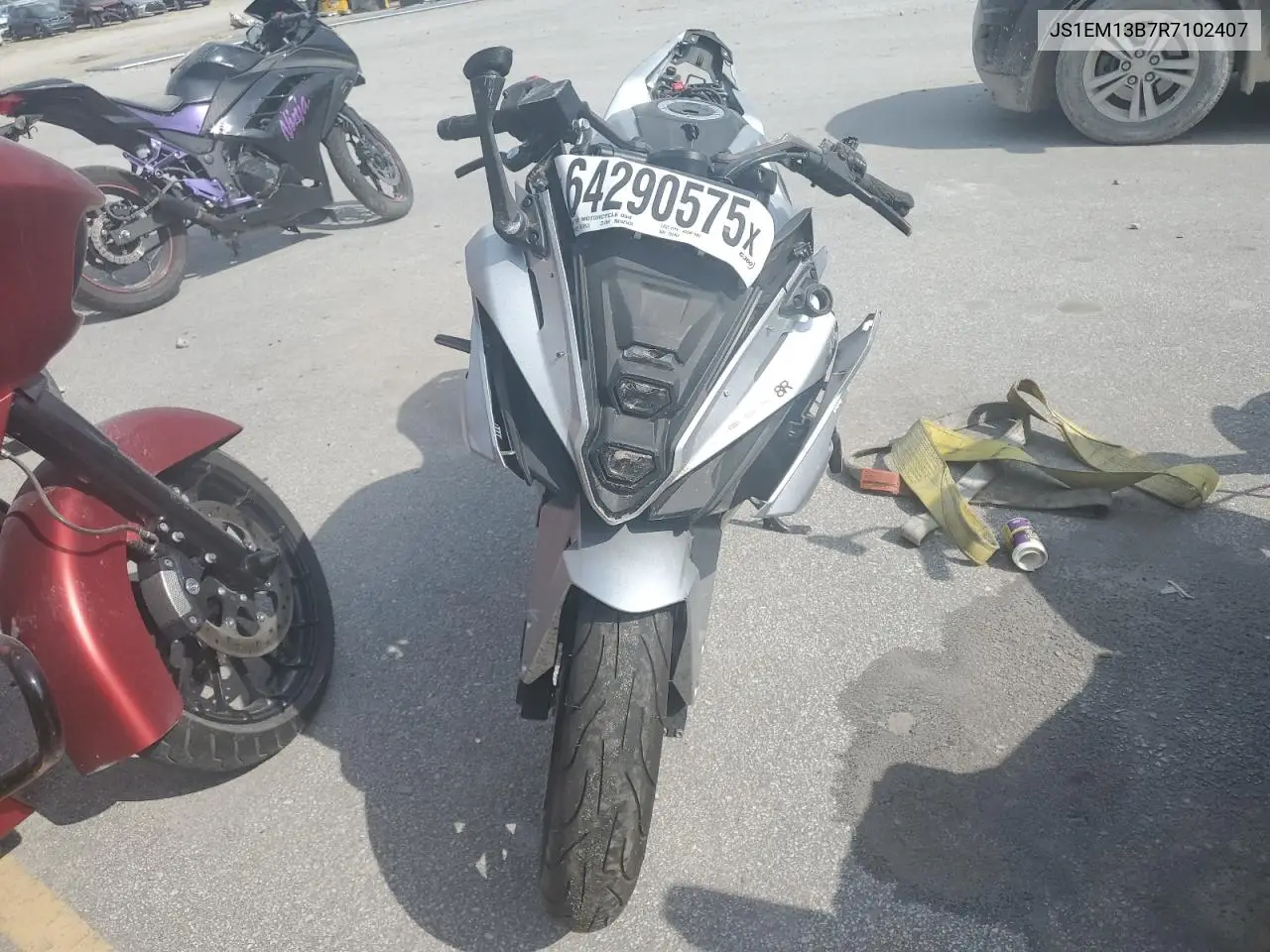 2024 Suzuki Gsx800 F VIN: JS1EM13B7R7102407 Lot: 64290575