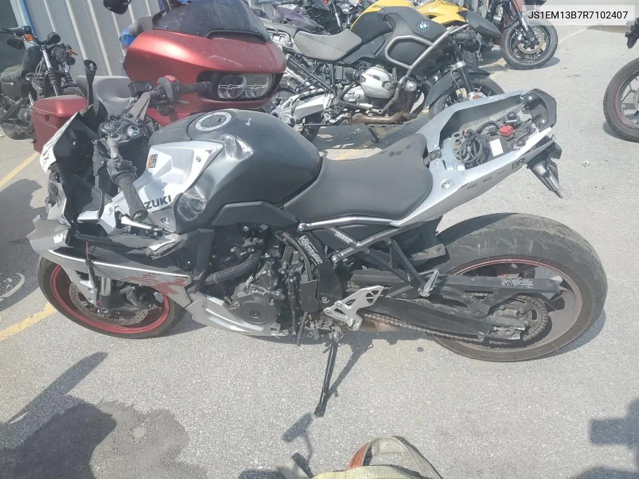 2024 Suzuki Gsx800 F VIN: JS1EM13B7R7102407 Lot: 64290575