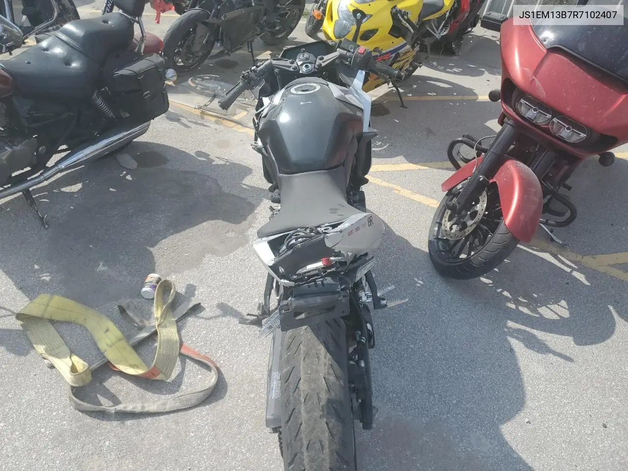 2024 Suzuki Gsx800 F VIN: JS1EM13B7R7102407 Lot: 64290575