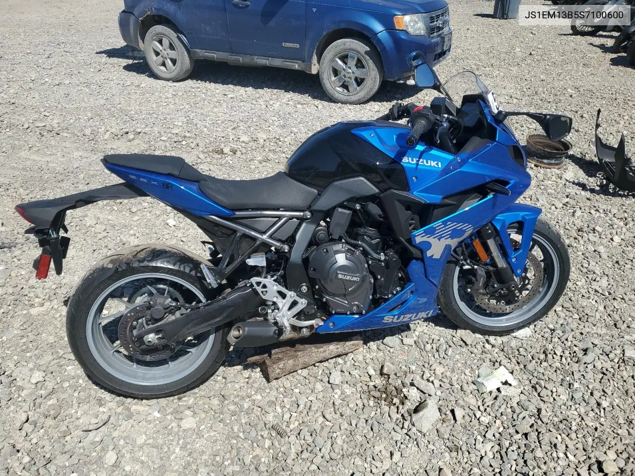 2025 Suzuki Gsx800 F VIN: JS1EM13B5S7100600 Lot: 56655515