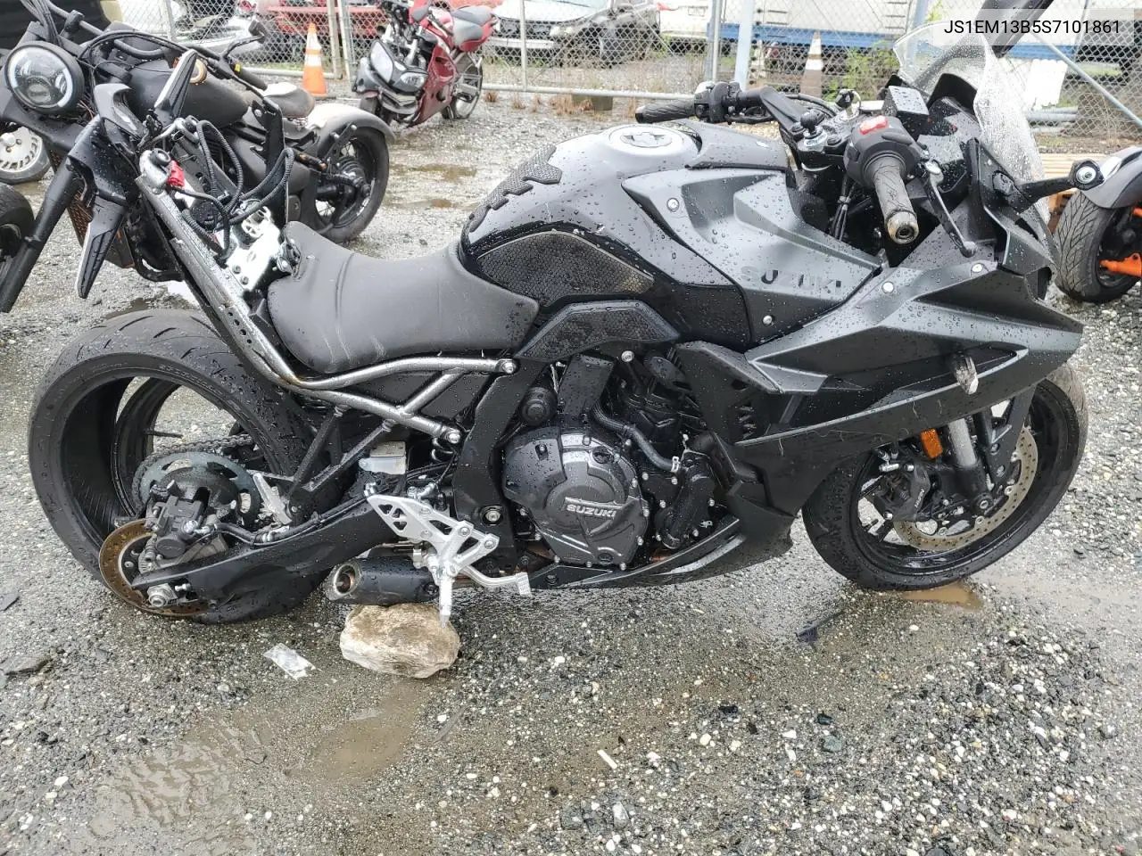 2025 Suzuki Gsx800 F VIN: JS1EM13B5S7101861 Lot: 60821895