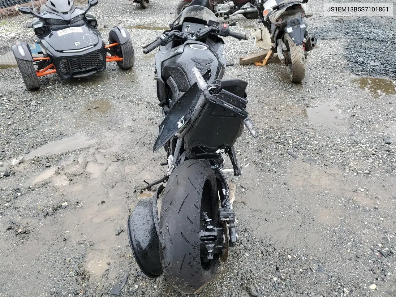 2025 Suzuki Gsx800 F VIN: JS1EM13B5S7101861 Lot: 60821895