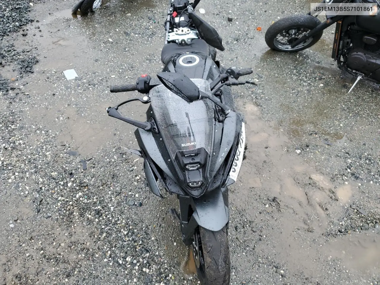 2025 Suzuki Gsx800 F VIN: JS1EM13B5S7101861 Lot: 60821895