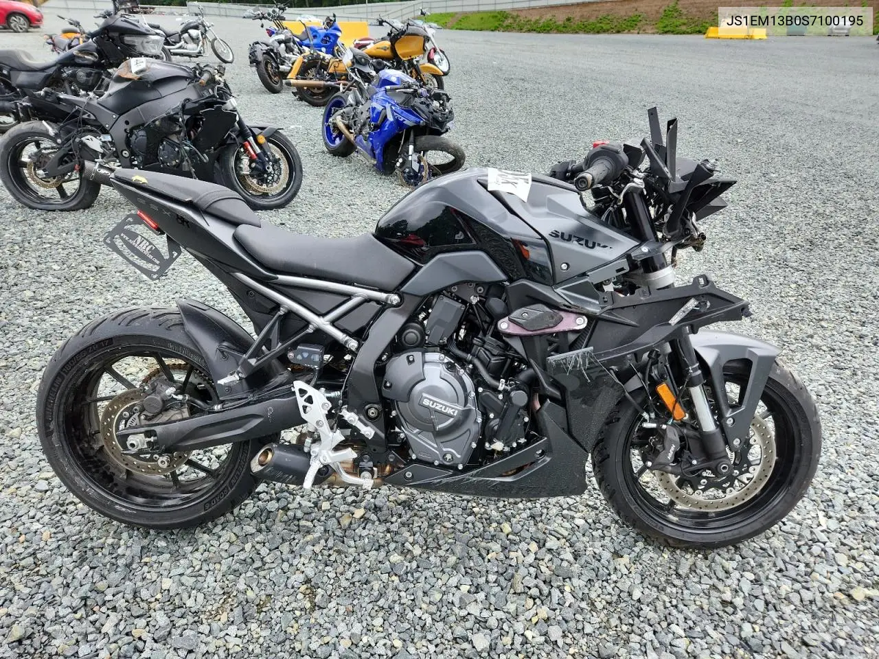 2025 Suzuki Gsx800 F VIN: JS1EM13B0S7100195 Lot: 61065005