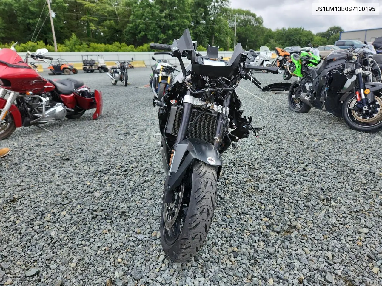 2025 Suzuki Gsx800 F VIN: JS1EM13B0S7100195 Lot: 61065005