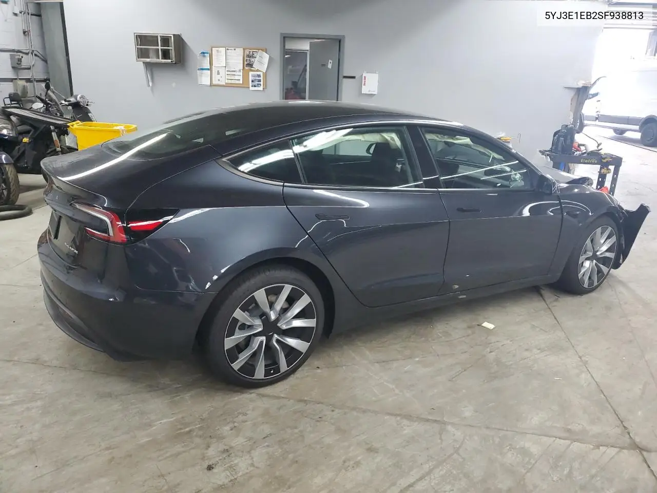 2025 Tesla Model 3 VIN: 5YJ3E1EB2SF938813 Lot: 61744085