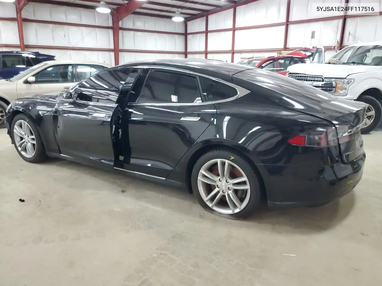 2015 Tesla Model S VIN: 5YJSA1E24FF117516 Lot: 61636465