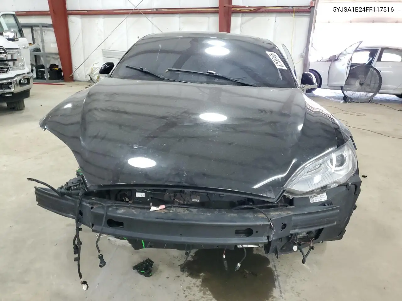 2015 Tesla Model S VIN: 5YJSA1E24FF117516 Lot: 61636465