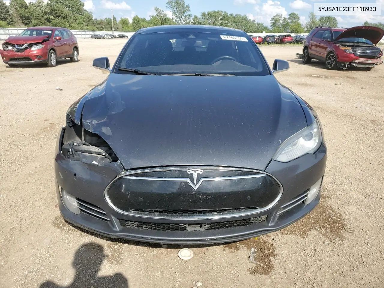 2015 Tesla Model S VIN: 5YJSA1E23FF118933 Lot: 62489355