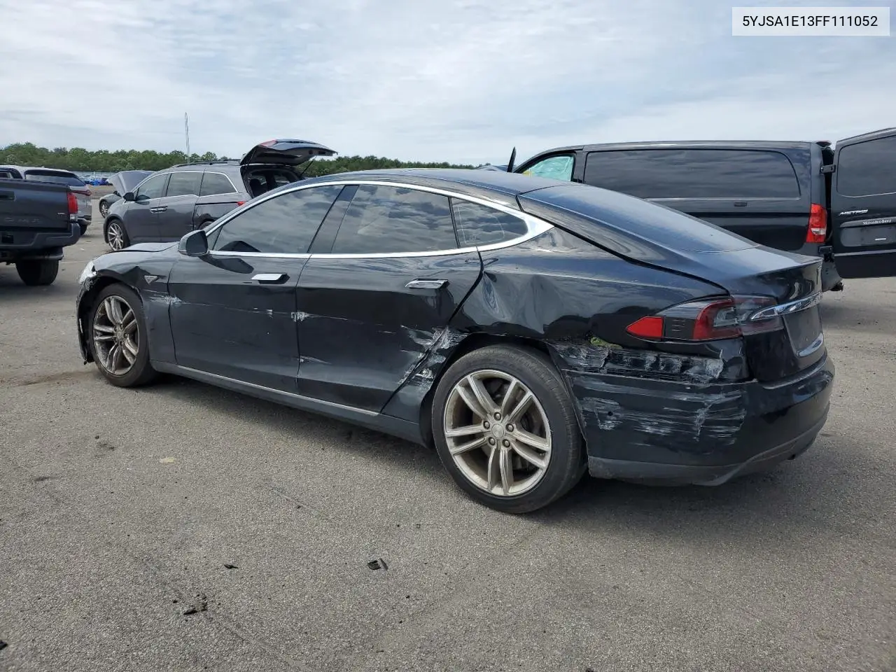 2015 Tesla Model S VIN: 5YJSA1E13FF111052 Lot: 62721725