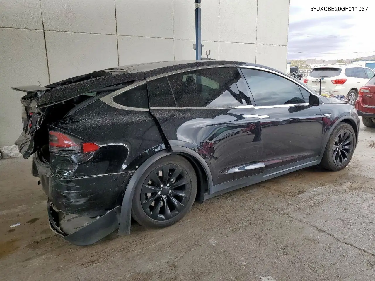 2016 Tesla Model X VIN: 5YJXCBE20GF011037 Lot: 62162895