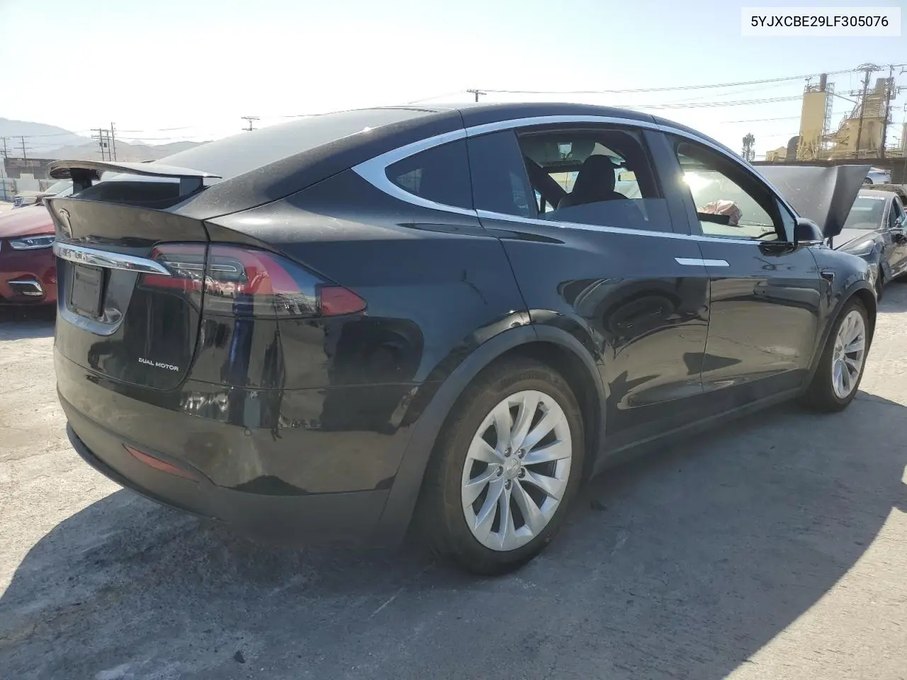 2020 Tesla Model X VIN: 5YJXCBE29LF305076 Lot: 61485655
