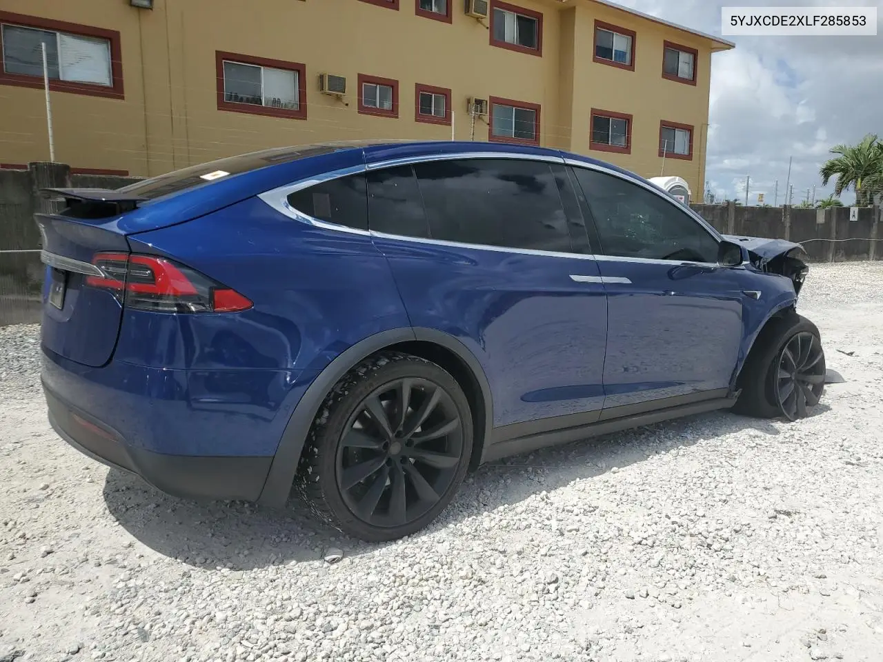 2020 Tesla Model X VIN: 5YJXCDE2XLF285853 Lot: 62228695