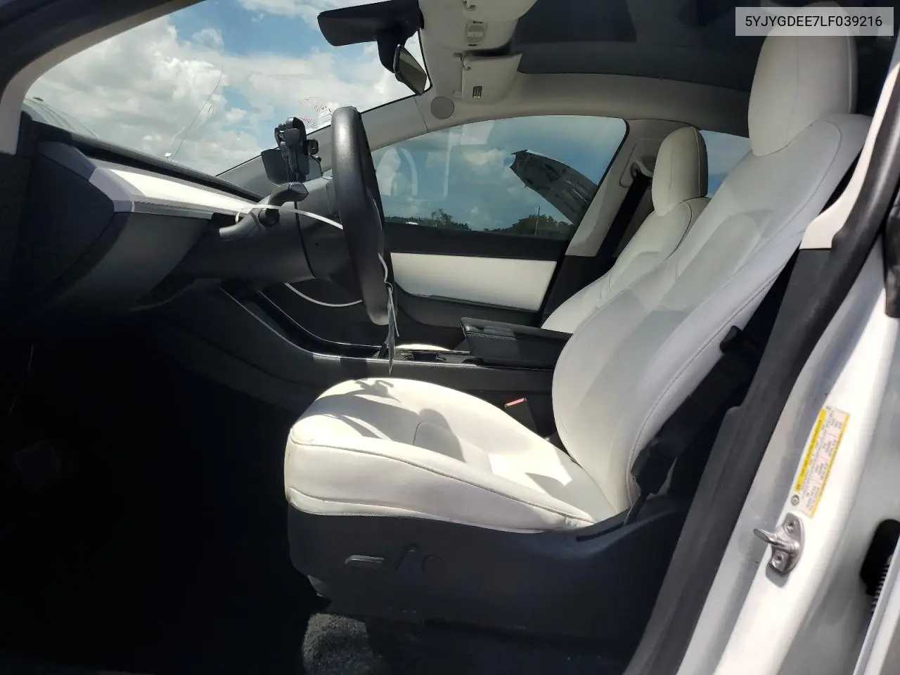 2020 Tesla Model Y VIN: 5YJYGDEE7LF039216 Lot: 60645965