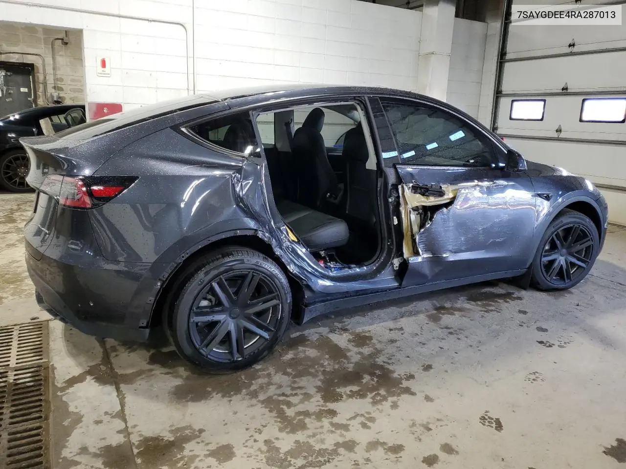 2024 Tesla Model Y VIN: 7SAYGDEE4RA287013 Lot: 62396055