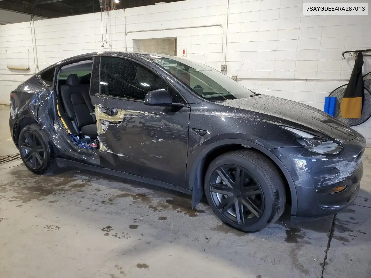 2024 Tesla Model Y VIN: 7SAYGDEE4RA287013 Lot: 62396055