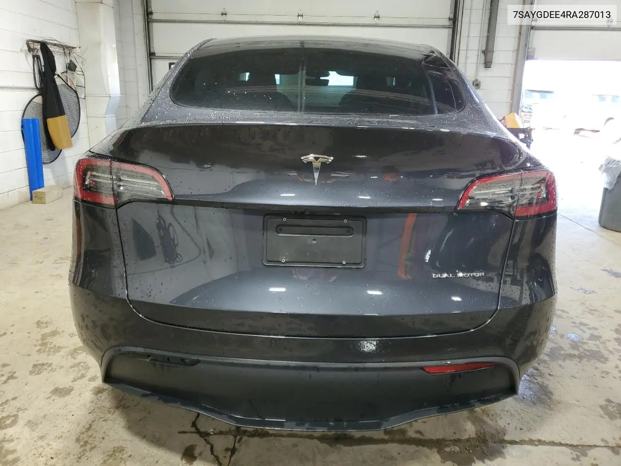 2024 Tesla Model Y VIN: 7SAYGDEE4RA287013 Lot: 62396055