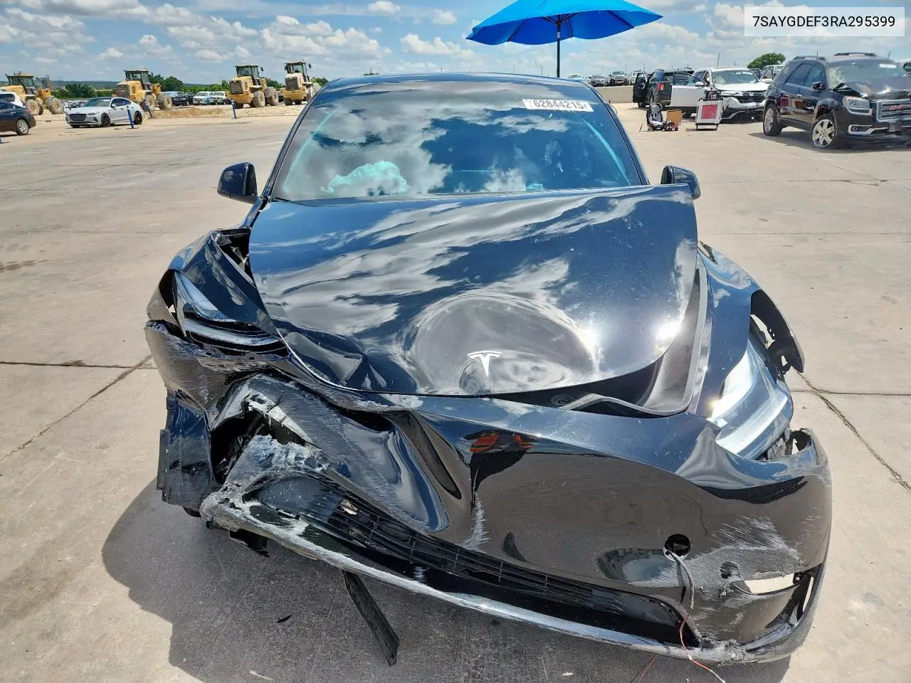 2024 Tesla Model Y VIN: 7SAYGDEF3RA295399 Lot: 62844215
