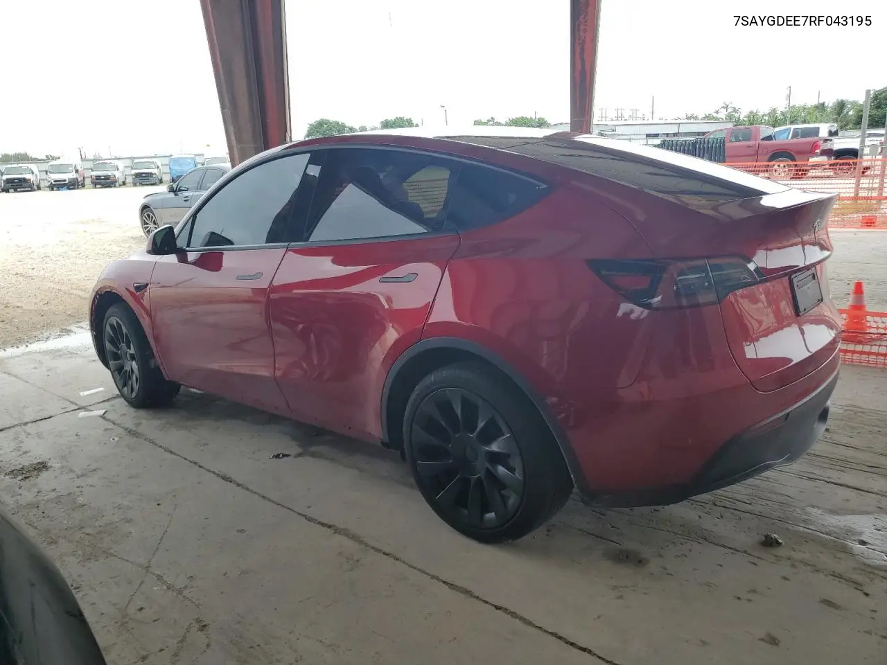 2024 Tesla Model Y VIN: 7SAYGDEE7RF043195 Lot: 63557595