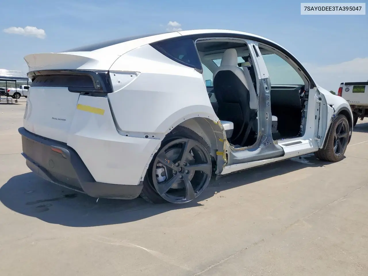 2026 Tesla Model Y VIN: 7SAYGDEE3TA395047 Lot: 65030115