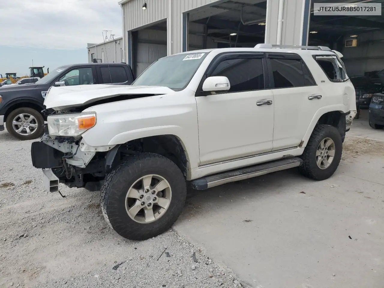 2011 Toyota 4Runner Sr5 VIN: JTEZU5JR8B5017281 Lot: 64370055