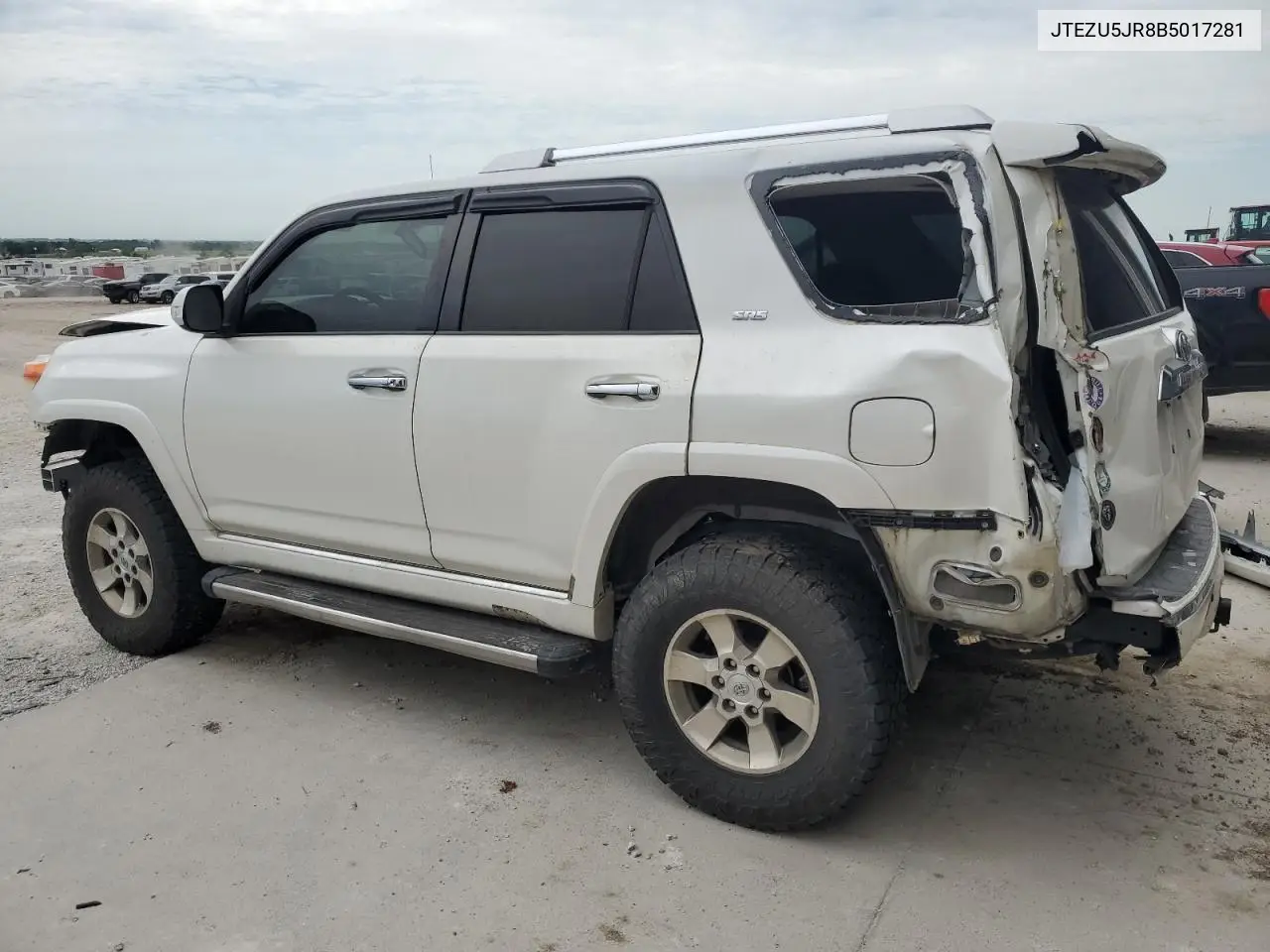 2011 Toyota 4Runner Sr5 VIN: JTEZU5JR8B5017281 Lot: 64370055